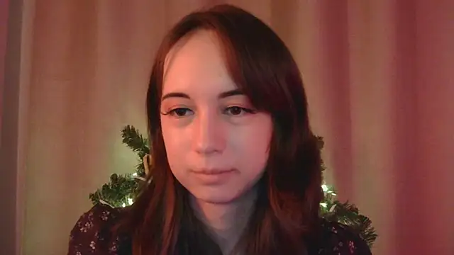 Snapshot of VeraLush chatting on December 17, 2025, 12:43 pm VeraLush online show from December 17, 2025, 12:43 pm