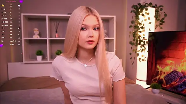 KaryTasch online show from November 3, 2025, 9:07 pm