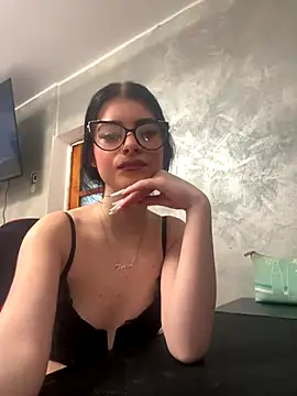 MissHerra2 online show from December 5, 2025, 8:24 am