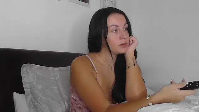 Snapshot of AlecsandraMae chatting on October 15, 2025, 7:55 pm AlecsandraMae online show from October 15, 2025, 7:55 pm