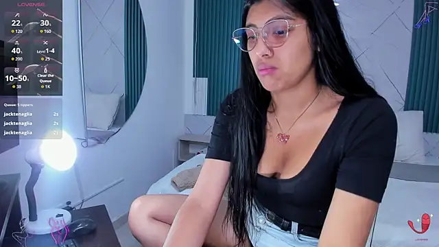 Briseida-White online show from October 25, 2025, 11:53 am