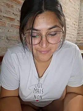 morenalatinaa online show from April 1, 2026, 8:04 am