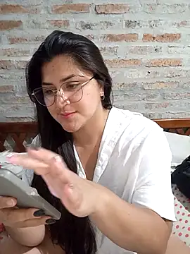 morenalatinaa online show from April 6, 2026, 4:19 am