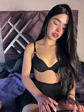 LunaMoore Pink online show from March 6, 2026, 12:44 pm