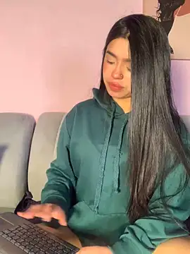 LunaMoore Pink online show from March 10, 2026, 12:53 pm