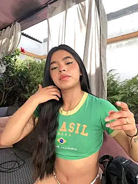 Snapshot of LunaMoore_Pink chatting on October 21, 2025, 1:10 pm LunaMoore Pink online show from October 21, 2025, 1:10 pm