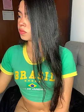 LunaMoore Pink online show from March 17, 2026, 12:41 pm