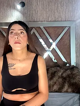 Snapshot of ElectraPink_ chatting on October 29, 2025, 12:37 pm ElectraPink online show from October 29, 2025, 12:37 pm