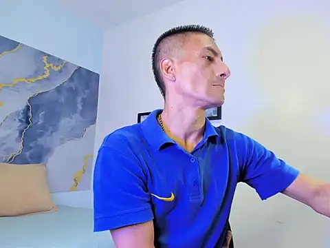 latin crissex online show from November 21, 2025, 1:10 pm