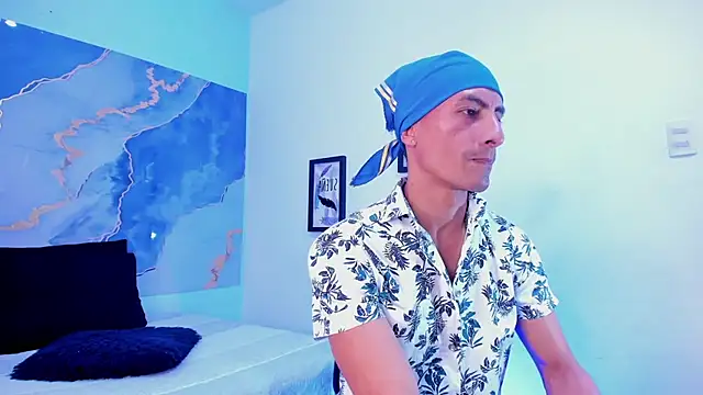 latin crissex online show from November 29, 2025, 12:05 pm