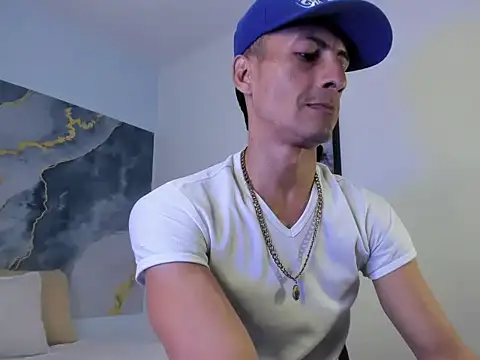 latin crissex online show from October 28, 2025, 11:53 am