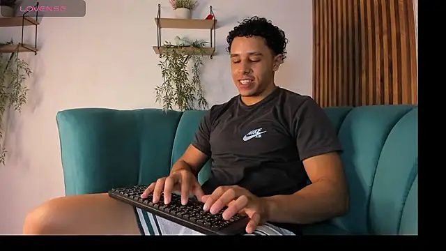 Snapshot of Adrian_Volt chatting on January 9, 2026, 3:02 am Adrian Volt online show from January 9, 2026, 3:02 am