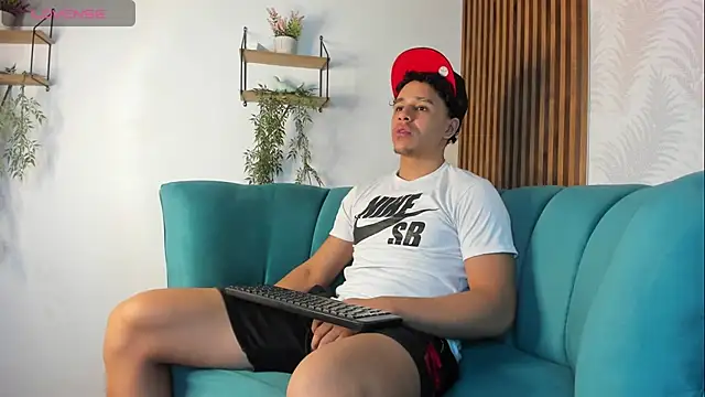 Snapshot of Adrian_Volt chatting on December 20, 2025, 3:20 am Adrian Volt online show from December 20, 2025, 3:20 am