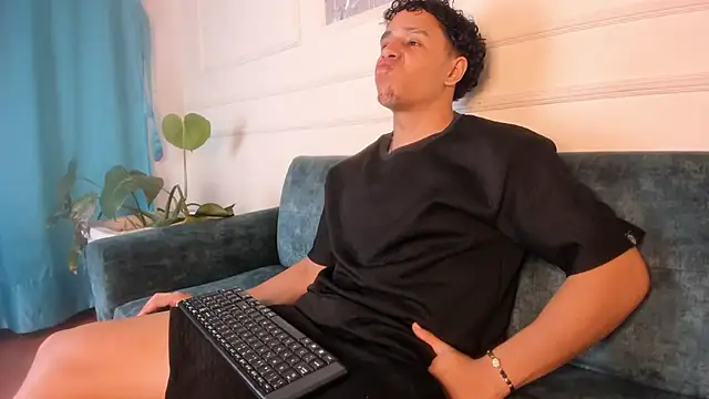 Snapshot of Adrian_Volt chatting on January 10, 2026, 3:13 am Adrian Volt online show from January 10, 2026, 3:13 am