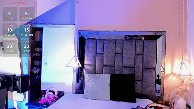 Snapshot of SofiRuiz_ chatting on November 5, 2025, 3:20 am SofiRuiz online show from November 5, 2025, 3:20 am