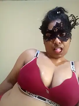 Expose Queen online show from March 28, 2026, 9:54 am