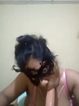 Expose Queen online show from December 19, 2025, 5:48 pm