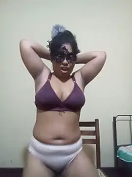 Snapshot of Expose_Queen chatting on February 19, 2026, 5:10 pm Expose Queen online show from February 19, 2026, 5:10 pm