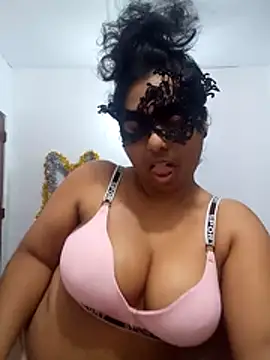 Expose Queen online show from May 15, 2026, 5:00 pm