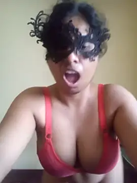 Expose Queen online show from December 17, 2025, 7:24 am