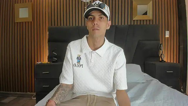 Snapshot of DerryAndIzzy chatting on December 1, 2025, 4:46 am DerryAndIzzy online show from December 1, 2025, 4:46 am