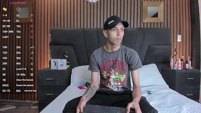 Snapshot of DerryAndIzzy chatting on November 21, 2025, 5:50 am DerryAndIzzy online show from November 21, 2025, 5:50 am