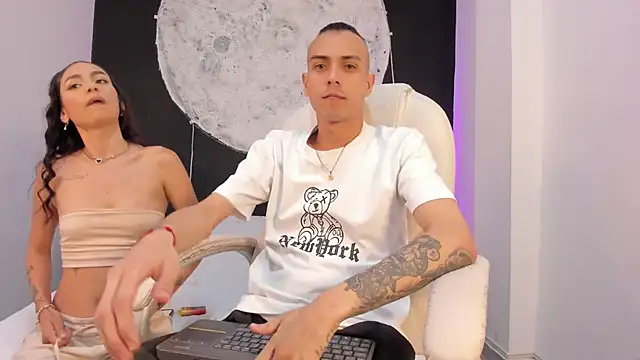 Snapshot of DerryAndIzzy chatting on October 12, 2025, 4:14 am DerryAndIzzy online show from October 12, 2025, 4:14 am