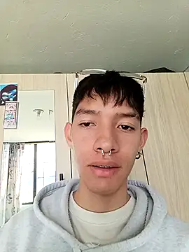 Snapshot of heyy_noah11 chatting on October 19, 2025, 8:33 pm heyy noah11 online show from October 19, 2025, 8:33 pm