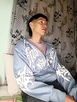 Snapshot of heyy_noah11 chatting on November 28, 2025, 12:11 am heyy noah11 online show from November 28, 2025, 12:11 am