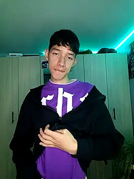 Snapshot of heyy_noah11 chatting on November 3, 2025, 1:33 am heyy noah11 online show from November 3, 2025, 1:33 am