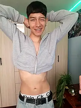 Snapshot of heyy_noah11 chatting on November 6, 2025, 6:45 pm heyy noah11 online show from November 6, 2025, 6:45 pm