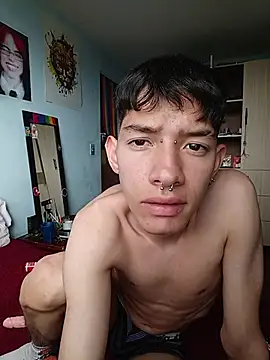 Snapshot of heyy_noah11 chatting on November 13, 2025, 8:24 pm heyy noah11 online show from November 13, 2025, 8:24 pm