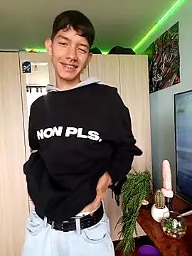 Snapshot of heyy_noah11 chatting on October 31, 2025, 7:54 pm heyy noah11 online show from October 31, 2025, 7:54 pm