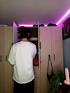 Snapshot of heyy_noah11 chatting on November 4, 2025, 2:15 am heyy noah11 online show from November 4, 2025, 2:15 am