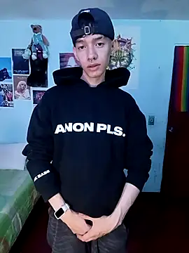 Snapshot of heyy_noah11 chatting on October 23, 2025, 2:32 am heyy noah11 online show from October 23, 2025, 2:32 am