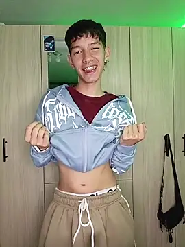 Snapshot of heyy_noah11 chatting on November 18, 2025, 1:54 am heyy noah11 online show from November 18, 2025, 1:54 am