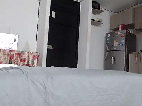 Snapshot of TinyStarz chatting on December 19, 2025, 10:45 pm TinyStarz online show from December 19, 2025, 10:45 pm