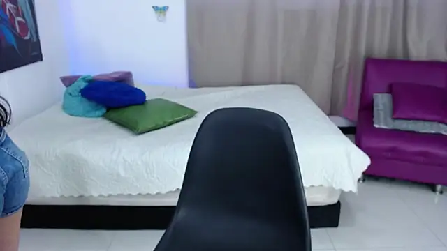 Snapshot of skarlett222 chatting on October 22, 2025, 11:14 pm skarlett222 online show from October 22, 2025, 11:14 pm