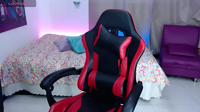 Snapshot of skarlett222 chatting on November 5, 2025, 11:52 pm skarlett222 online show from November 5, 2025, 11:52 pm