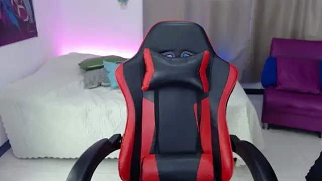 Snapshot of skarlett222 chatting on October 28, 2025, 10:41 pm skarlett222 online show from October 28, 2025, 10:41 pm