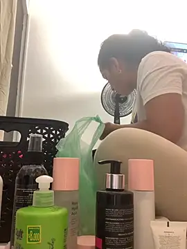 Snapshot of Belindamuller chatting on November 11, 2025, 3:23 am Belindamuller online show from November 11, 2025, 3:23 am