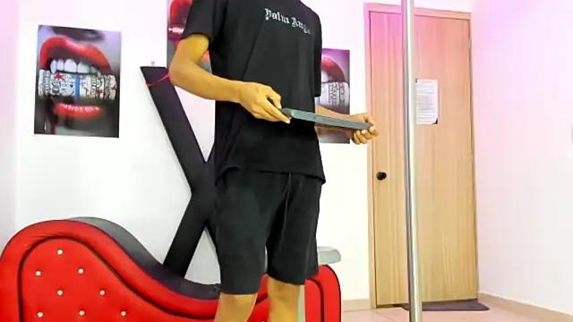 Snapshot of EMPIRE_BOYS1 chatting on November 3, 2025, 7:06 pm EMPIRE BOYS1 online show from November 3, 2025, 7:06 pm