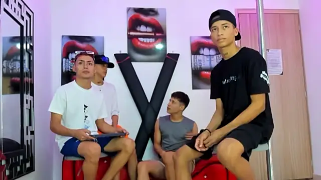 Snapshot of EMPIRE_BOYS1 chatting on October 31, 2025, 7:21 pm EMPIRE BOYS1 online show from October 31, 2025, 7:21 pm