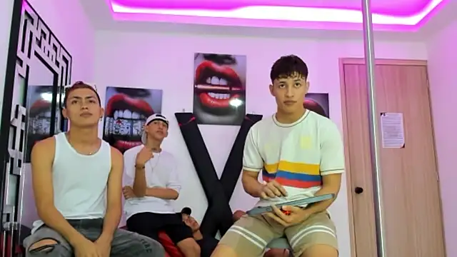 Snapshot of EMPIRE_BOYS1 chatting on October 20, 2025, 7:14 pm EMPIRE BOYS1 online show from October 20, 2025, 7:14 pm