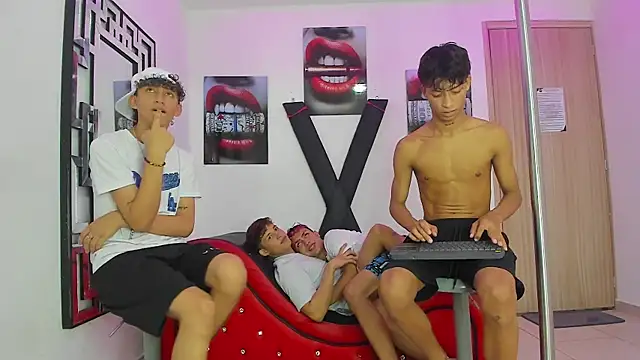 Snapshot of EMPIRE_BOYS1 chatting on October 14, 2025, 7:25 pm EMPIRE BOYS1 online show from October 14, 2025, 7:25 pm