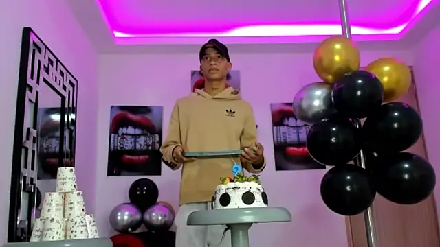 Snapshot of EMPIRE_BOYS1 chatting on October 26, 2025, 7:25 pm EMPIRE BOYS1 online show from October 26, 2025, 7:25 pm