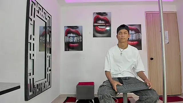 Snapshot of EMPIRE_BOYS1 chatting on November 30, 2025, 7:03 pm EMPIRE BOYS1 online show from November 30, 2025, 7:03 pm