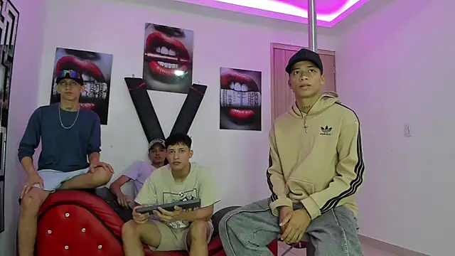 Snapshot of EMPIRE_BOYS1 chatting on November 24, 2025, 7:25 pm EMPIRE BOYS1 online show from November 24, 2025, 7:25 pm