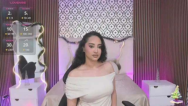 Snapshot of BEELLA_TAY1 chatting on November 23, 2025, 12:26 pm BEELLA TAY1 online show from November 23, 2025, 12:26 pm