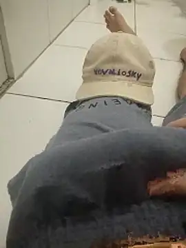 Guilhermekovaliosky online show from December 17, 2025, 3:50 pm